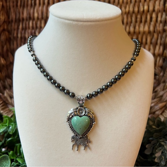 925 Sterling Silver Kingman Turquoise Heart Pendant Horse Floral Leaf Detail - Picture 9 of 13